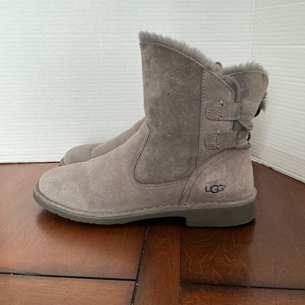 UGG Naiyah Suede Fur Lined Ankle‎ Boots Pencil Lead 9
